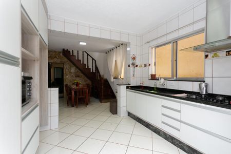 Casa para alugar com 171m², 3 quartos e 2 vagasCozinha 