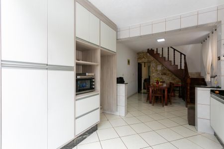 Casa para alugar com 171m², 3 quartos e 2 vagasCozinha 