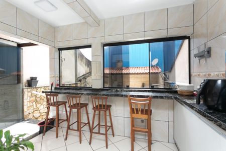 Casa para alugar com 171m², 3 quartos e 2 vagasCozinha 