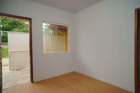 Sala de casa para alugar com 2 quartos, 40m² em Bosque Fundo, Maricá