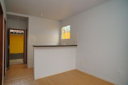 Sala de casa para alugar com 2 quartos, 40m² em Bosque Fundo, Maricá