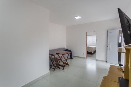 Casa para alugar com 230m², 2 quartos e sem vaga Casa para alugar com 230m², 2 quartos e sem vagaSala