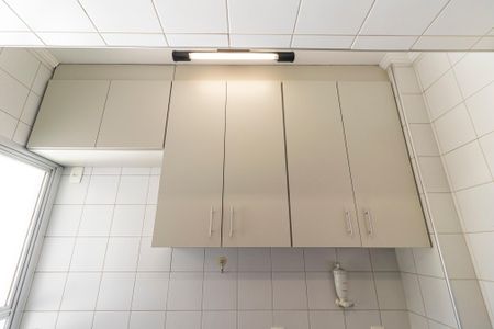 Apartamento para alugar com 60m², 1 quarto e 1 vaga Apartamento para alugar com 60m², 1 quarto e 1 vagaCozinha - Armários