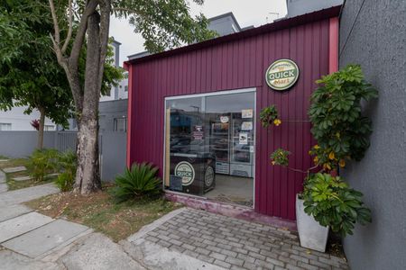 Apartamento para alugar com 32m², 2 quartos e sem vaga Apartamento para alugar com 32m², 2 quartos e sem vagaÁrea Comum - Mini Mercado