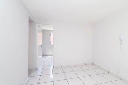 Sala de apartamento para alugar com 2 quartos, 39m² em Conjunto Habitacional Fazenda do Carmo, São Paulo