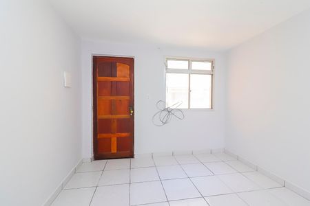 Sala de apartamento para alugar com 2 quartos, 39m² em Conjunto Habitacional Fazenda do Carmo, São Paulo