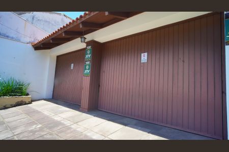 Casa à venda com 280m², 4 quartos e 4 vagasFachada garagem 