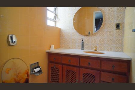 Casa à venda com 280m², 4 quartos e 4 vagasBanheiro 2