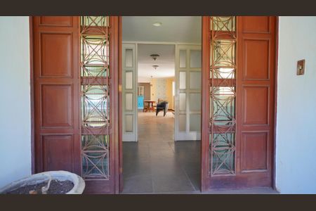 Casa à venda com 280m², 4 quartos e 4 vagasPorta de entrada 