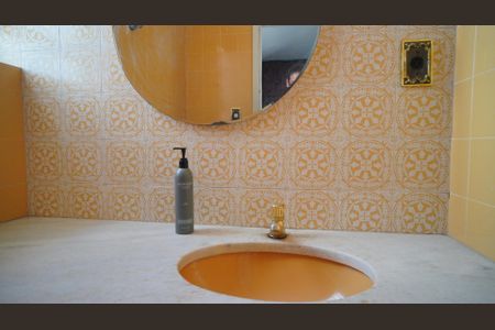 Casa à venda com 280m², 4 quartos e 4 vagasBanheiro 2