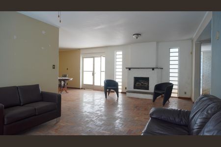 Casa à venda com 280m², 4 quartos e 4 vagasSala/lareira 