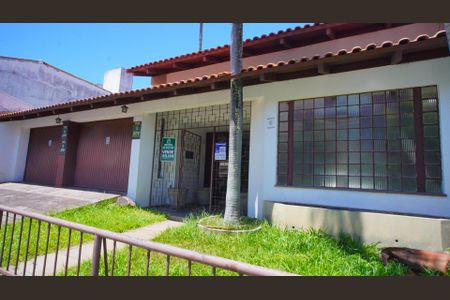 Casa à venda com 280m², 4 quartos e 4 vagasFachada 