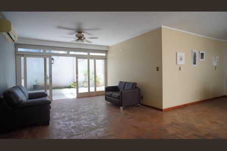 Casa à venda com 280m², 4 quartos e 4 vagasSala com jardim de inverno/varanda 