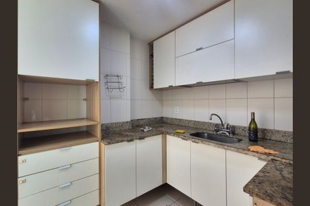 Apartamento para alugar com 180m², 3 quartos e 3 vagas Apartamento para alugar com 180m², 3 quartos e 3 vagasCozinha