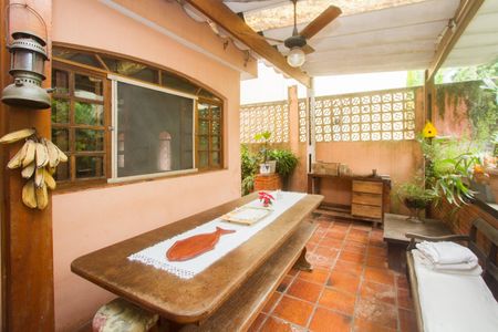 Casa para alugar com 300m², 4 quartos e 2 vagas