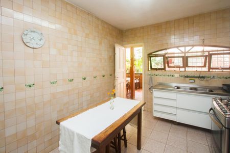 Casa para alugar com 300m², 4 quartos e 2 vagas