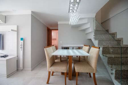 Sala de apartamento para alugar com 2 quartos, 135m² em Tijuca, Rio de Janeiro