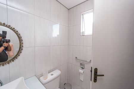 Casa para alugar com 300m², 6 quartos e 5 vagasBanheiro da Edícula