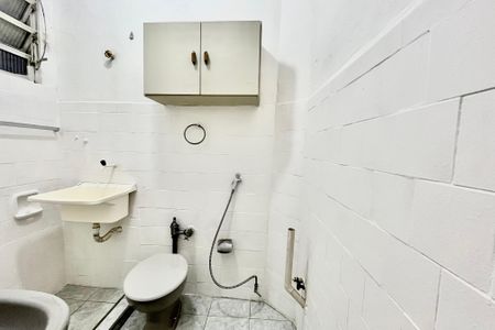 Banheiro  de kitnet/studio à venda com 1 quarto, 21m² em Copacabana, Rio de Janeiro