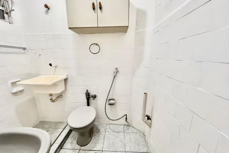 Banheiro  de kitnet/studio à venda com 1 quarto, 21m² em Copacabana, Rio de Janeiro