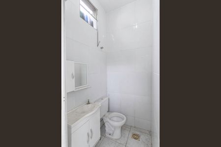 Banheiro social  de kitnet/studio para alugar com 1 quarto, 84m² em Arvoredo, Contagem