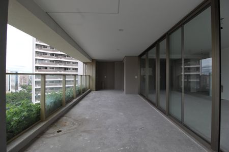 Apartamento à venda com 221m², 3 quartos e 4 vagasVaranda