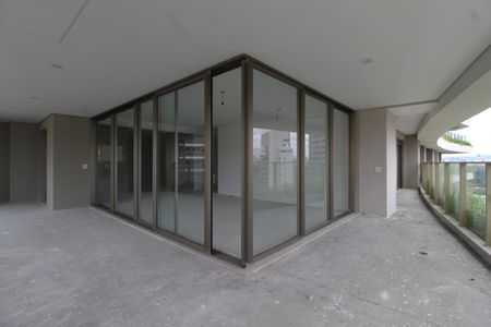 Apartamento à venda com 221m², 3 quartos e 4 vagasVaranda