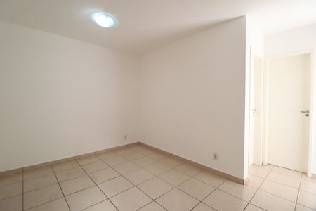 Sala de apartamento para alugar com 2 quartos, 48m² em Santa Mônica, Uberlândia