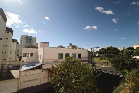 Quarto 1 de apartamento para alugar com 2 quartos, 48m² em Santa Mônica, Uberlândia