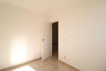Quarto 1 de apartamento para alugar com 2 quartos, 48m² em Santa Mônica, Uberlândia