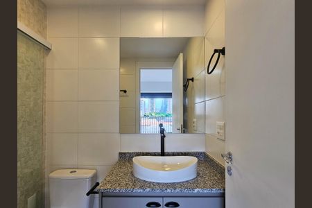 Banheiro de kitnet/studio para alugar com 1 quarto, 31m² em Pompeia, São Paulo