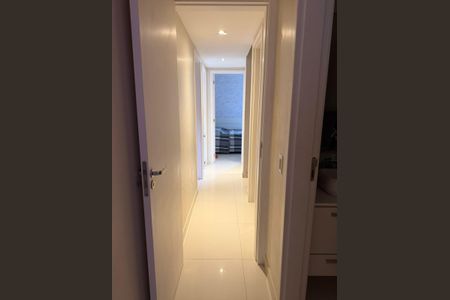 Casa de condomínio à venda com 117m², 4 quartos e 2 vagasCorredor