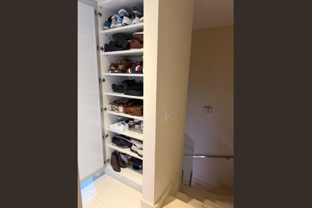 Casa de condomínio à venda com 117m², 4 quartos e 2 vagasCorredor