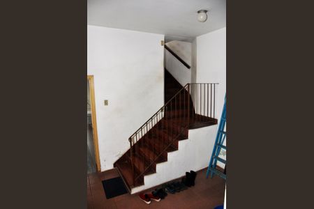 Casa à venda com 468m², 3 quartos e 6 vagas Casa à venda com 468m², 3 quartos e 6 vagasDetalhe - Escada Interna