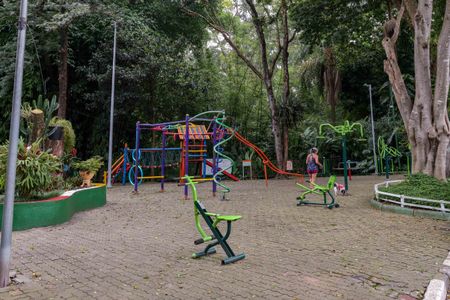 Casa de condomínio à venda com 200m², 3 quartos e 1 vagaÁrea comum