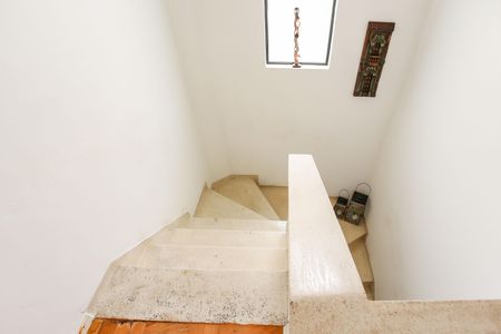 Casa de condomínio à venda com 200m², 3 quartos e 1 vagaEscadas