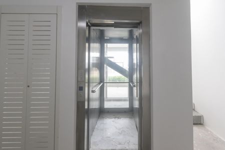 Apartamento à venda com 291m², 3 quartos e 4 vagasElevador