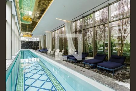 Apartamento à venda com 291m², 3 quartos e 4 vagasÁrea comum - Piscina