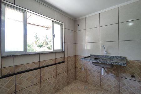 Sala/Cozinha de kitnet/studio para alugar com 1 quarto, 30m² em Jacarepaguá, Rio de Janeiro