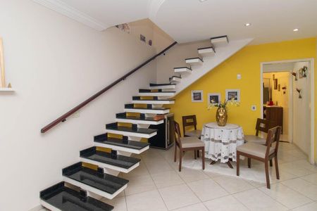 Casa à venda com 135m², 3 quartos e 2 vagasSala