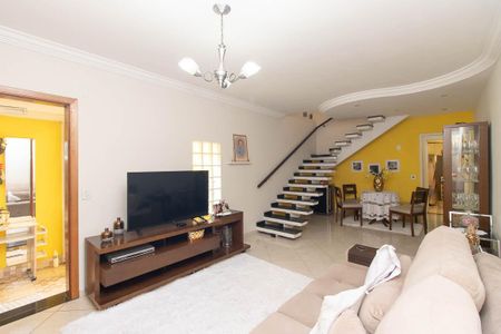 Casa à venda com 135m², 3 quartos e 2 vagasSala