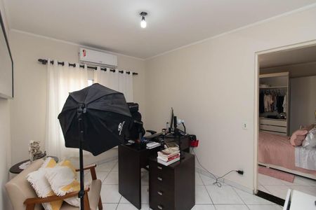 Casa à venda com 135m², 3 quartos e 2 vagasEscritório