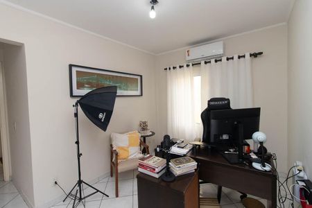 Casa à venda com 135m², 3 quartos e 2 vagasEscritório