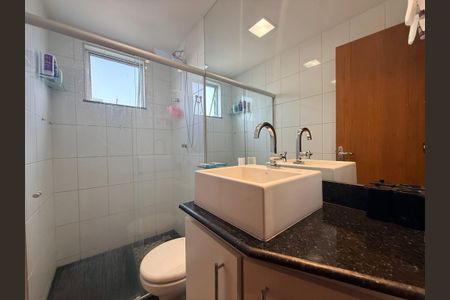 Apartamento à venda com 80m², 3 quartos e 2 vagasBanheiro