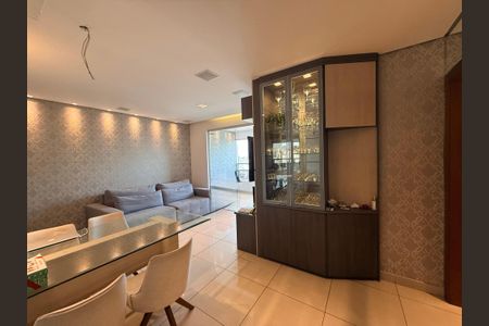 Apartamento à venda com 80m², 3 quartos e 2 vagasSala