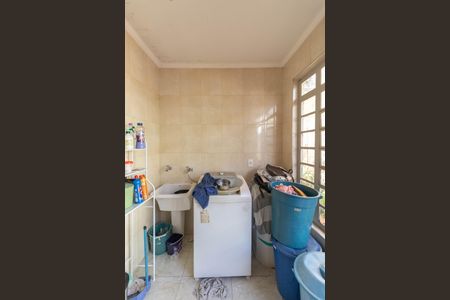 Casa à venda com 115m², 5 quartos e 1 vagaÁrea de Serviço