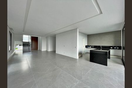 Casa à venda com 4 quartos, 350m² em Parque Sinai, Santana de Parnaíba