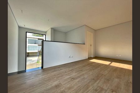 Casa à venda com 4 quartos, 350m² em Parque Sinai, Santana de Parnaíba