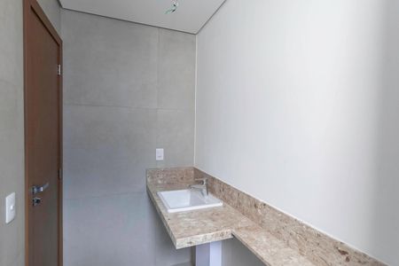 Apartamento à venda com 158m², 4 quartos e 4 vagas Apartamento à venda com 158m², 4 quartos e 4 vagasBanheiro das semi suítes 1 e 2