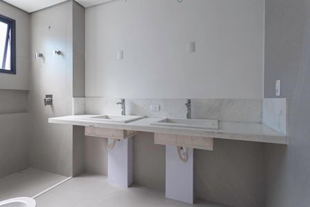 Apartamento à venda com 158m², 4 quartos e 4 vagas Apartamento à venda com 158m², 4 quartos e 4 vagasBanheiro da suíte 2